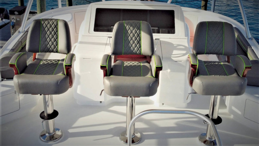 Quilted pattern on Viking Viking sportfish Hem chairs in charcoal Textil neon green thread