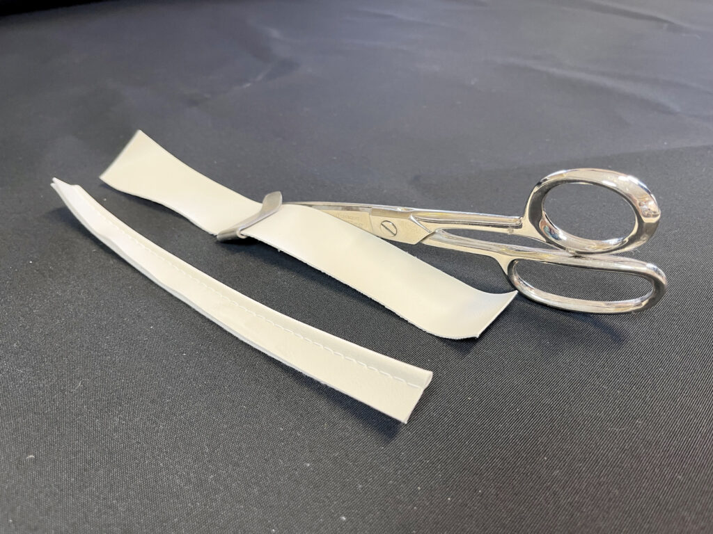 The welt scissors.